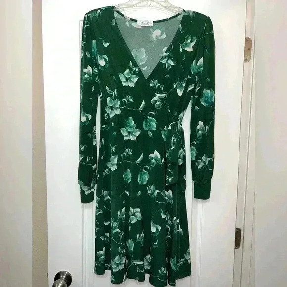 Kaileigh Dresses & Skirts - Kaileigh green, long sleeve floral dress
￼